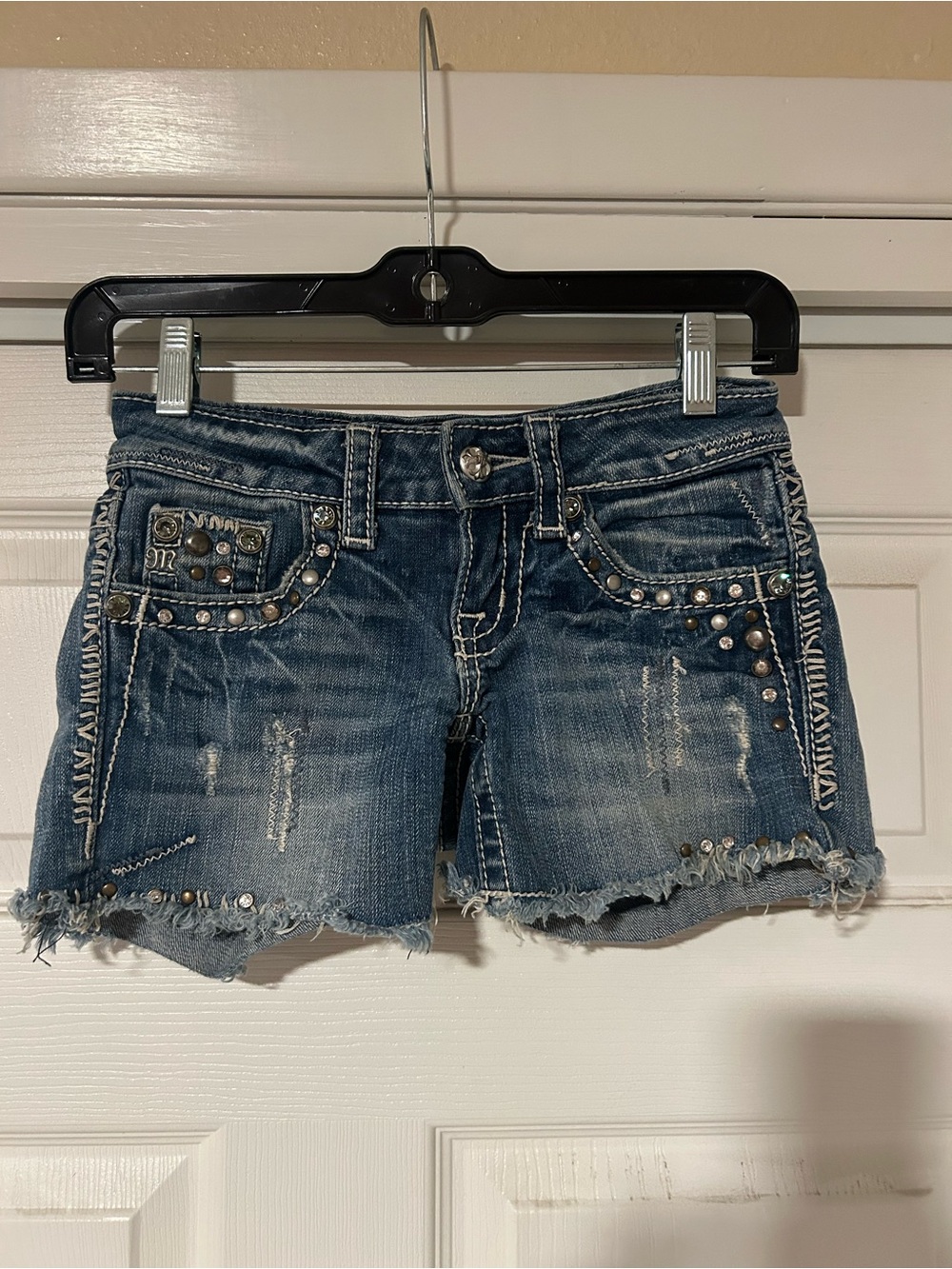 Miss Me Women’s Cutoff Denim Shorts 22 Mid Rise Medium Wash Studded: JE5463H2